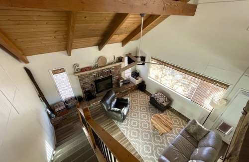 Lone Pine House | Experience Nature at a Guest-Rated 10/10 Retreat