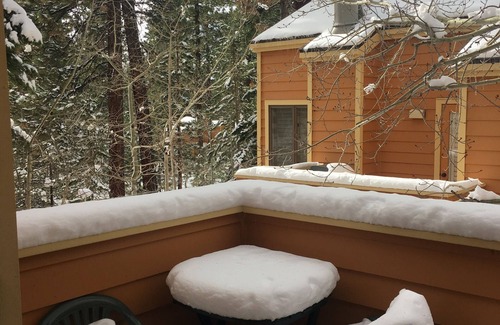 Incline Village Condo | Serene Retreat in Incline Village with Spa and Hot Tub