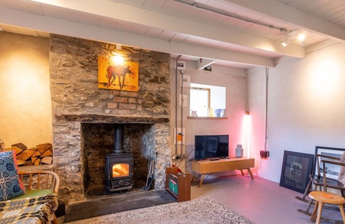 Moylegrove Cottage | Discover Moylegrove: Oceanfront Retreat with Spa & Breakfast