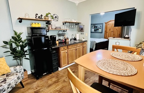 Naples House | Cozy Nestled Inn Suite: Guest Rated 10/10 in Naples, NY