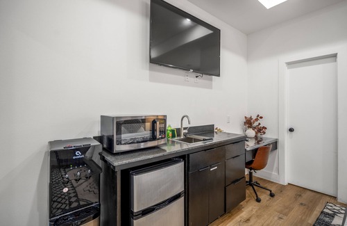 Greater East End Apartment | Cozy Nestled Nook Studio #2 with Spa and Breakfast