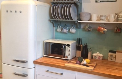 Swanage Apartment | Unwind at Nestleton: Breakfast on the Balcony with Pets Welcome