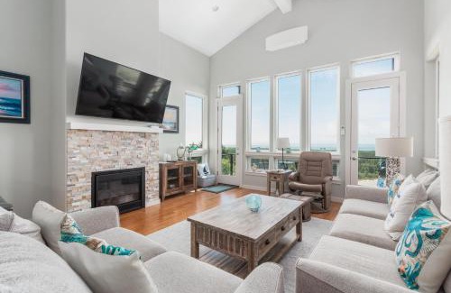 Pacific City House | Relax at Nestucca Nest: Pet-Friendly Retreat with a Pool