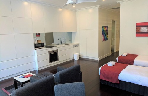 Woolloomooloo Hotel | Premier Stay at Nesuto Woolloomooloo with Family Amenities