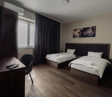 Svyatoshyns'kyi District Hotel | Exceptional Nesvit Hotel: Family-Friendly with Kitchen Amenities