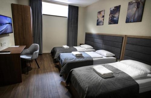 Svyatoshyns'kyi District Hotel | Exceptional Nesvit Hotel: Family-Friendly with Kitchen Amenities