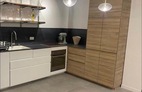 Netanya Apartment | Oceanfront Netanya-Appartement with Pet-Friendly Perks