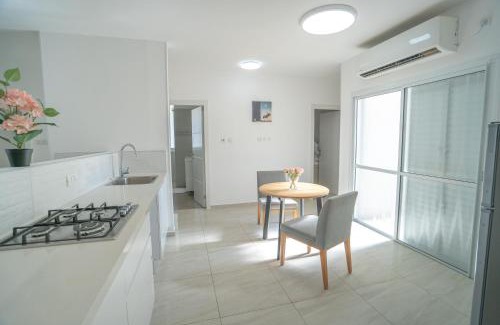 Netanya Apartment | Discover City Central Patio: 10/10 Rated Family Retreat