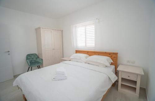 Netanya Apartment | Discover City Central Patio: 10/10 Rated Family Retreat