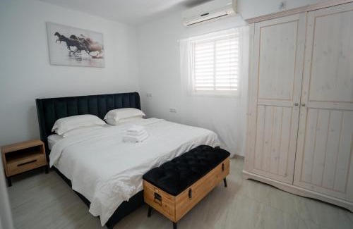 Netanya Apartment | Discover City Central Patio: 10/10 Rated Family Retreat
