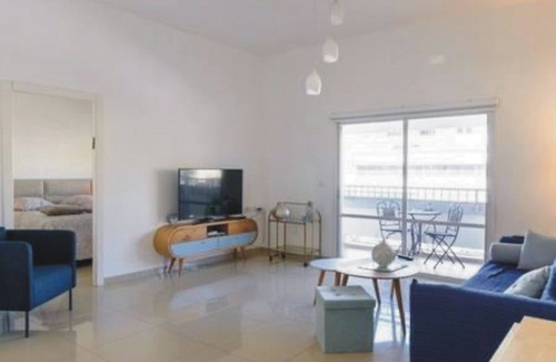 Netanya Apartment | Comfortable Rooms with Balcony in Netanya's Heart