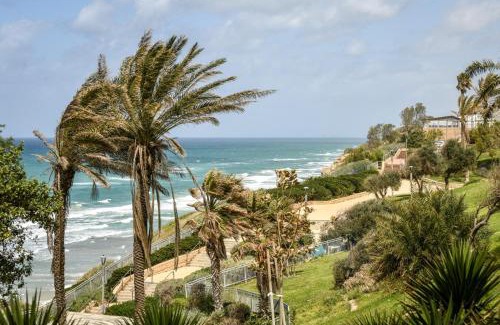 Netanya Apartment | Beautiful Netanya Sea-View Apartment by Sea N' Rent