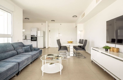 Netanya Apartment | Cozy Netanya Seaside High-Rise Apartment with Family Amenities