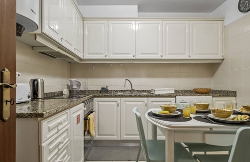 Sao Pedro Apartment | Modern Netos Apartment with Spa & Breakfast for Your Stay