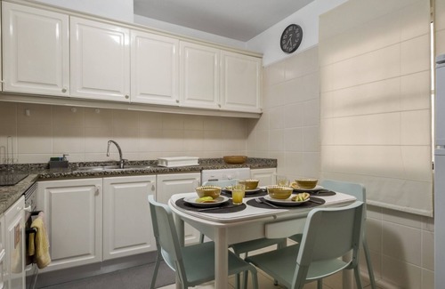 Sao Pedro Apartment | Modern Netos Apartment with Spa & Breakfast for Your Stay
