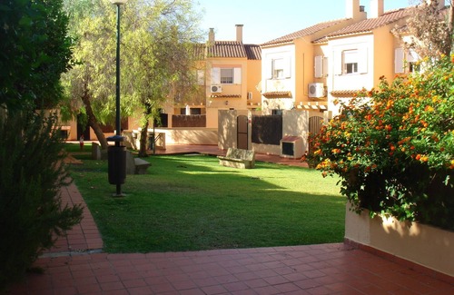 El Puerto de Santa Maria Ski Chalet | Experience NETS BEACH TOWNHOUSE with Oceanfront Bliss
