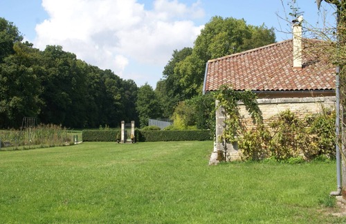 Nettancourt House | Indulge in a Villa with Private Heated Pool & Top Amenities
