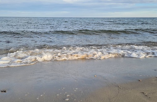 Maasholm-Bad Apartment | Cozy Studio Steps from the Beach - Pet Friendly & Ocean View