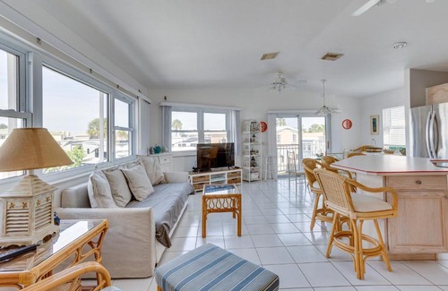 Nettles Island House | Pet-Friendly Retreat on Nettles Island with Ocean Views