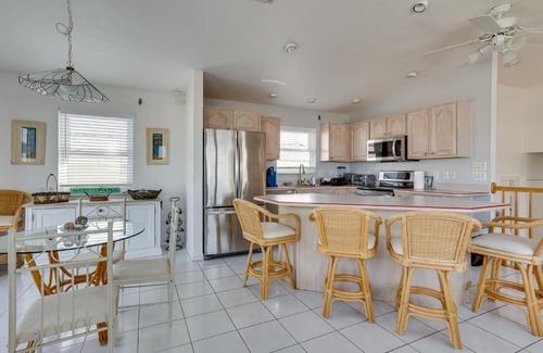Nettles Island House | Pet-Friendly Retreat on Nettles Island with Ocean Views