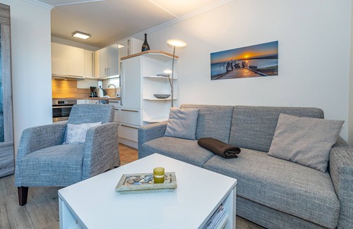 Westerland Apartment | New Arrival: Exceptional Oceanfront Retreat with Spa & Pool