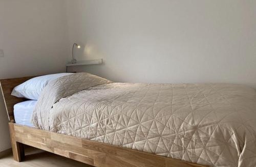 Sogel Apartment | Modern Apartment near Castle with Parking and Netflix