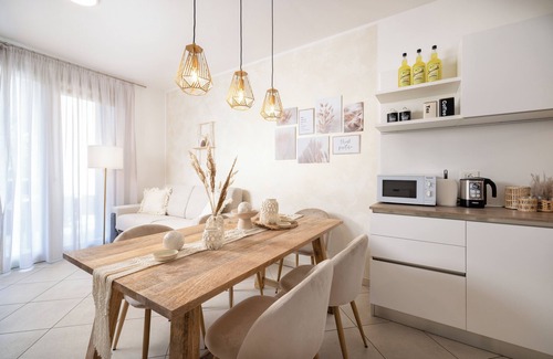 Cavaion Veronese Apartment | Modern Apartment with Pool, Gym & Sauna near Bardolino