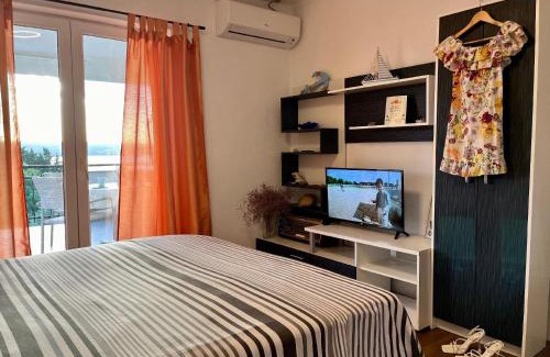 Gornji Karin Apartment | Newly Built Apartment with Spacious Balcony for Families