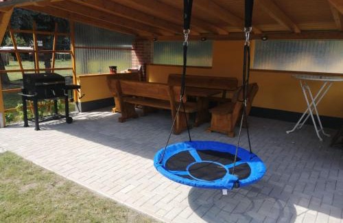 Sallgast House | Discover NEU! Ferienhaus Kurio: Family-Friendly Retreat