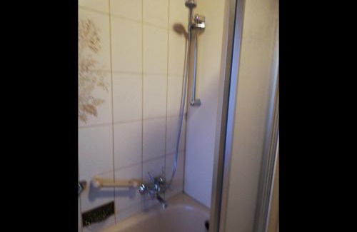 Alheim Apartment | Child-Friendly Retreat at Ferienwohnung Alheimerblick