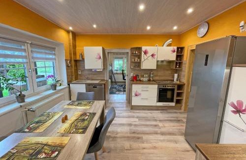 Bad Brambach Apartment | Welcoming Neu Ferienwohnung Kriesten: Family-Friendly Retreat