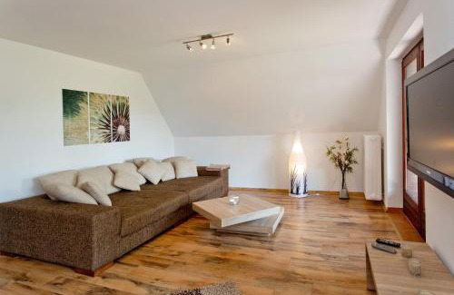 Toppenstedt Apartment | Experience Comfort at Ferienwohnung zum Wiesenblick