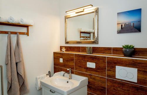 Toppenstedt Apartment | Discover Ferienwohnung Zur Eiche: Family-Friendly Retreat