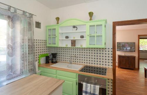 Toppenstedt Apartment | Discover Family-Friendly Comfort at Ferienwohnung Zur Linde