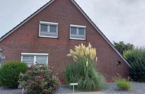 Carolinensiel Apartment | Pet-Friendly Fewo Merle with Balcony - Guest Rated 8.9/10