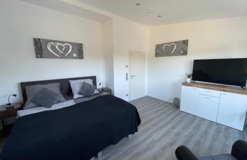 Ulmen Apartment | Seeblick Retreat: Oceanfront with NETFLIX & e-TÜR Access