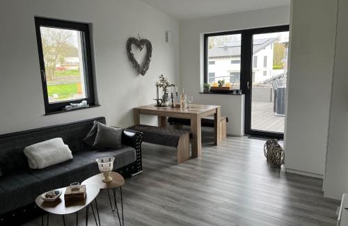 Ulmen Apartment | Seeblick Retreat: Oceanfront with NETFLIX & e-TÜR Access