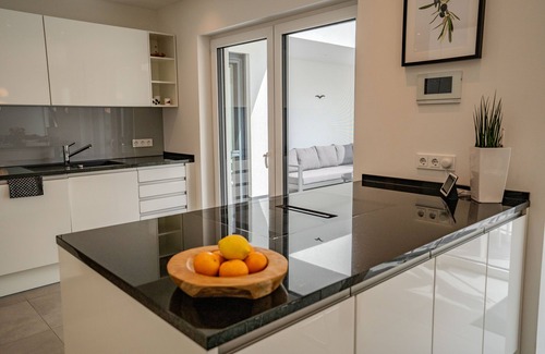 Leverkusen Apartment | Modern Apartment by the Forest, Close to Köln Messe