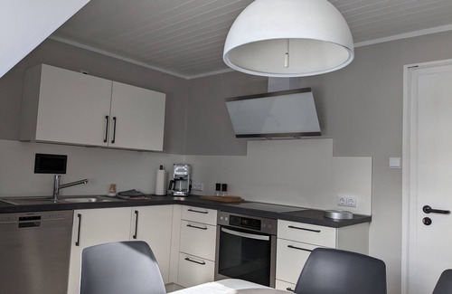 Bad Berleburg Apartment | Newly Renovated 90qm Penthouse with Kitchen & Breakfast