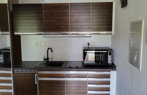Eggstatt Apartment | Recently Renovated Apartment with Fully Equipped Kitchen