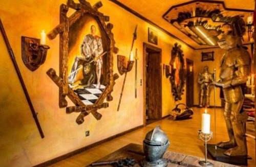 Falkenhagen House | Discover Ritterherberge zum Falken: Pet-Friendly Retreat