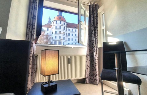 Neuburg Apartment | Neuburg Apartment am Schloss: Family & Pet-Friendly Retreat