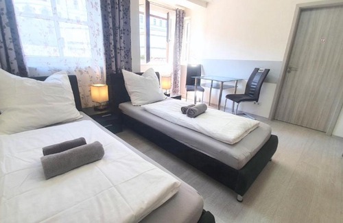 Neuburg Apartment | Neuburg Apartment am Schloss: Family & Pet-Friendly Retreat