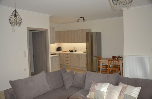 Stavromenos House | Cozy Beachfront Apartment with Ocean Views and Pet-Friendly