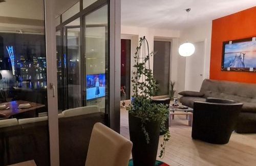 Mitte-Sud House | Neuer Hafen: Breathtaking Views and Family-Friendly Amenities