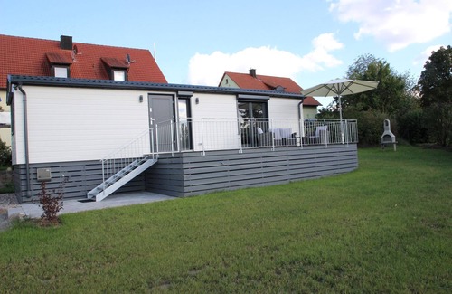 Wiesenbronn Apartment | Charming Mobile Home with Terrace and Ocean View
