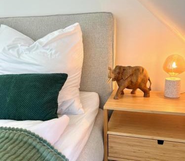 Hainholz Apartment | Trendy Loft Retreat: Child-Friendly & Guest Rated 9.4