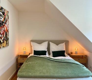 Hainholz Apartment | Trendy Loft Retreat: Child-Friendly & Guest Rated 9.4
