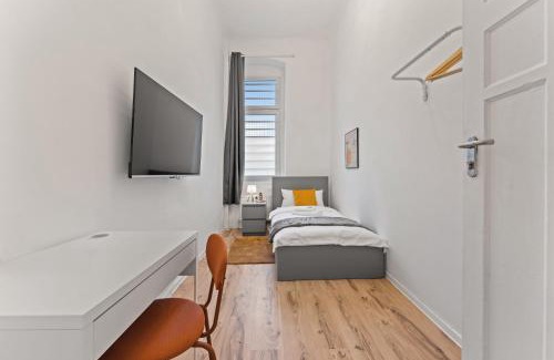 Schoeneberg Apartment | Central Apartment with 10 Beds and Free Wifi for Families
