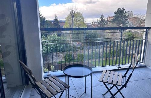 Romainville Apartment | Tranquil Retreat: Neuf-Lumineux, 18 Min from Paris
